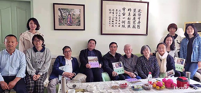 图为活动人员合影